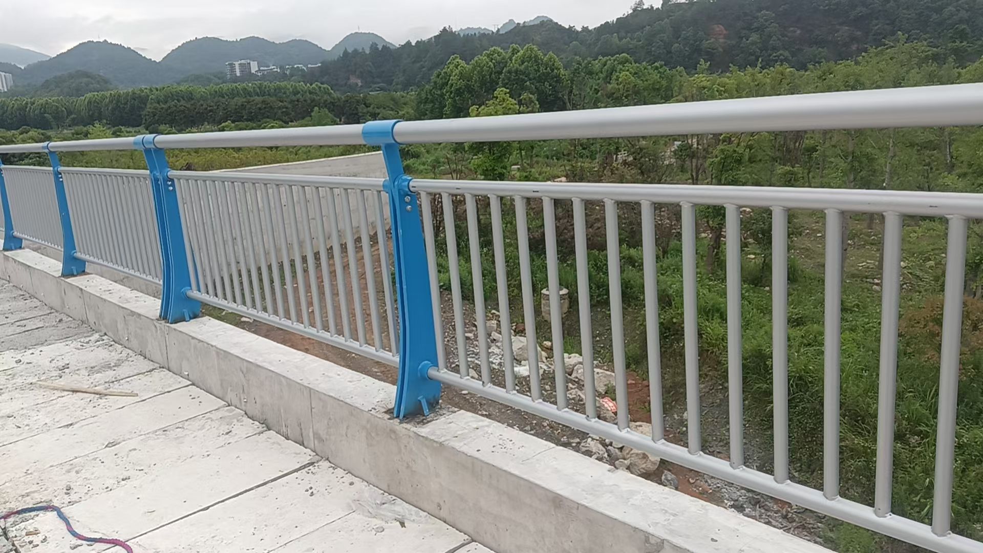 岳阳市不锈钢栏杆灯光护栏 - 价格
